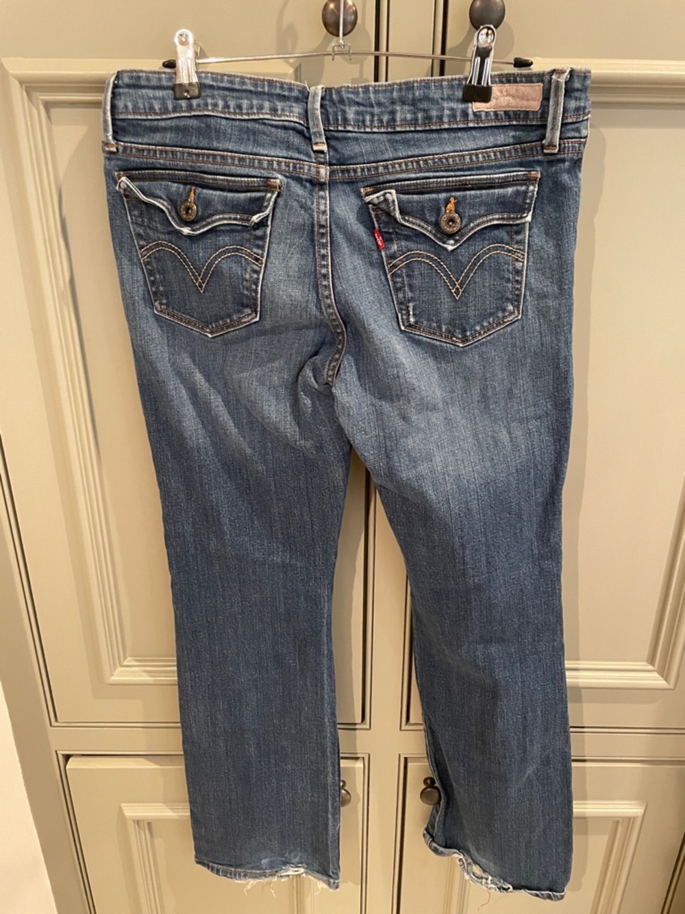 Levi’s 545 Low Rise Bootcut Jeans Medium Wash and Flap Pockets Size 10